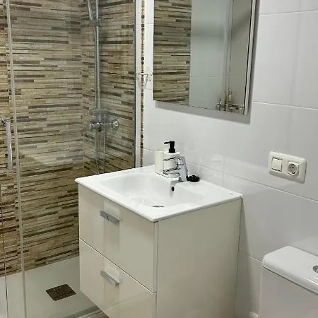 Playa Honda 229 En Playa De Americas *