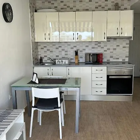 Playa Honda 229 En Playa De Americas *